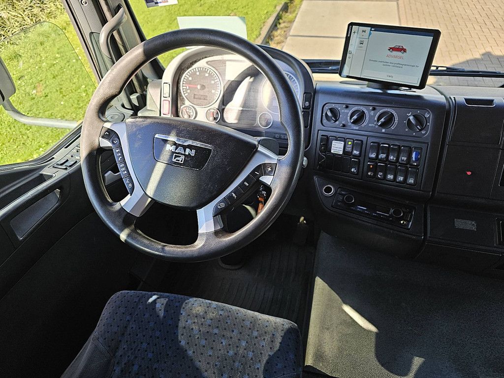 M.A.N. 26.440 TGA lx 6x2 side doors