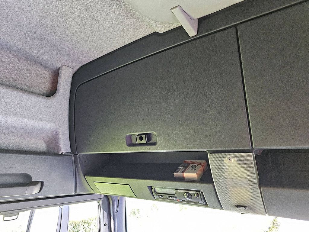 M.A.N. 26.440 TGA lx 6x2 side doors