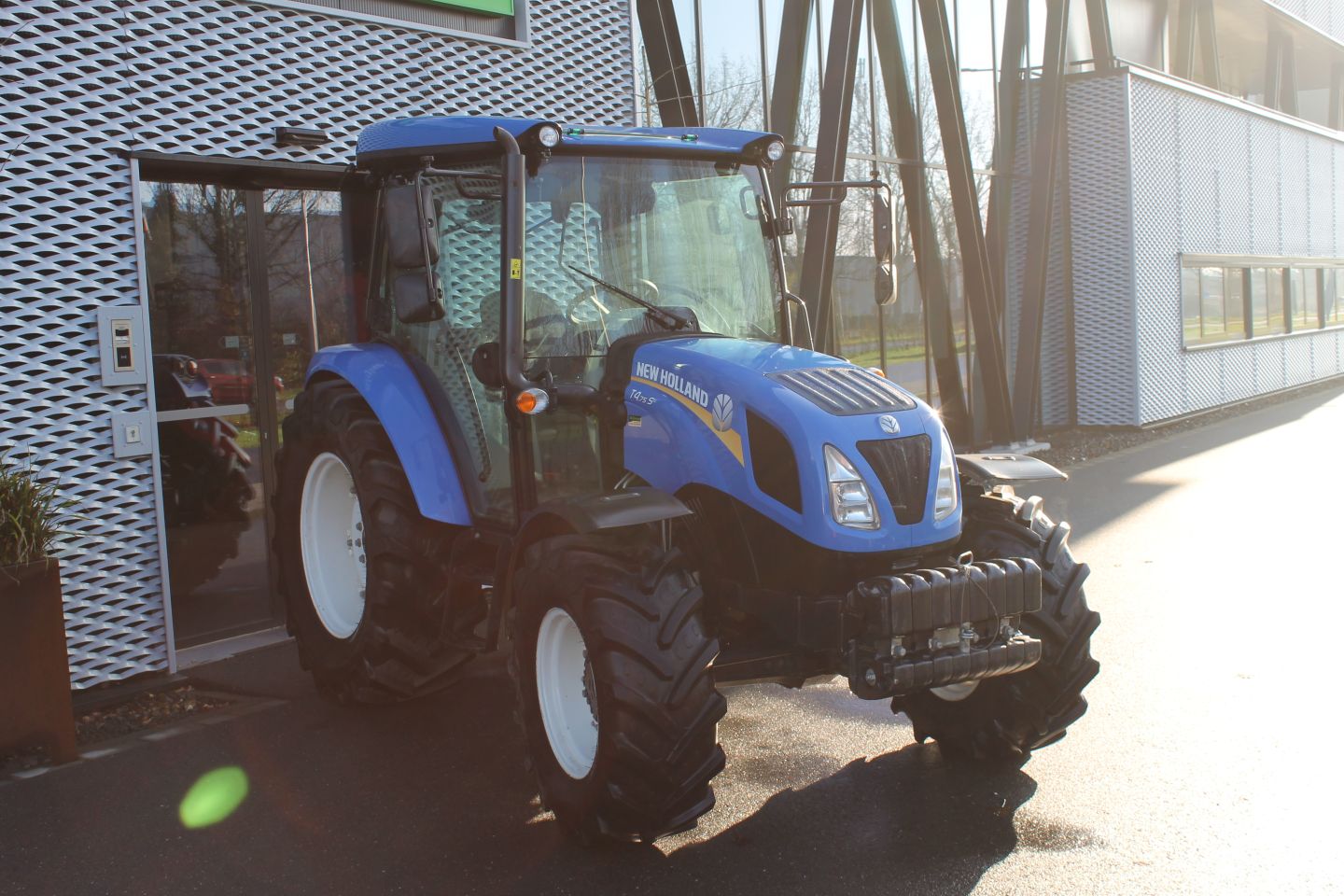 New Holland T4S.75