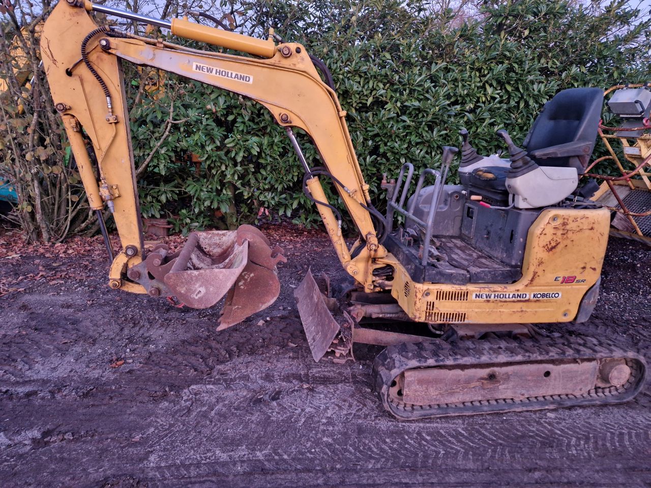 Minigraver new-holland E18SR