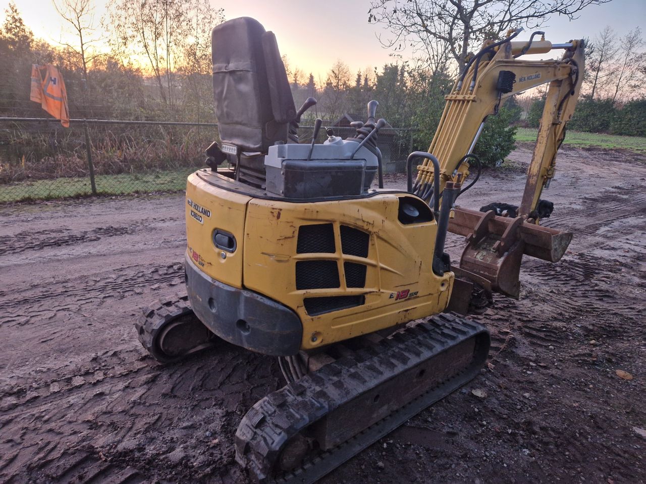 Minigraver new-holland E18SR