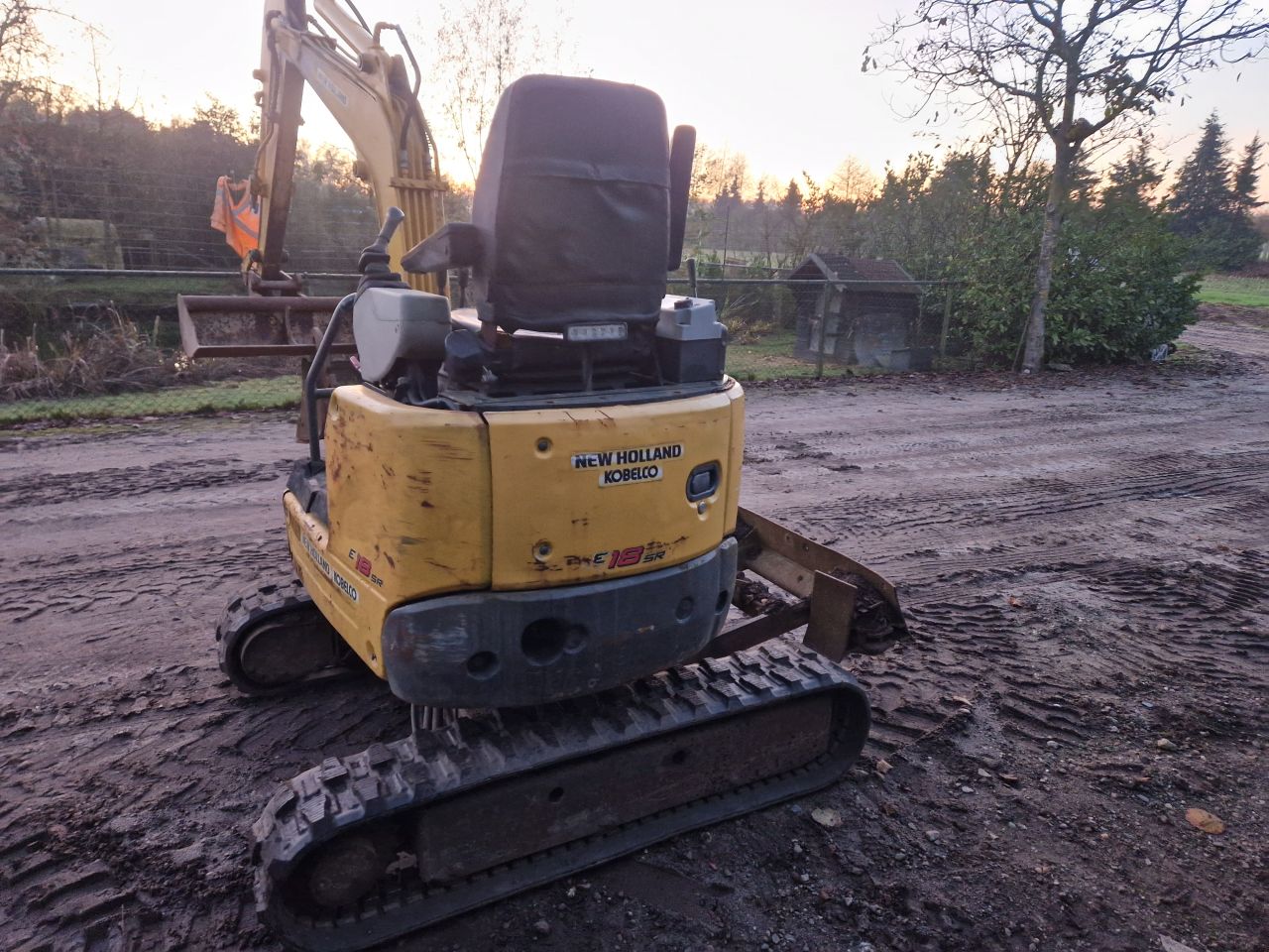 Minigraver new-holland E18SR
