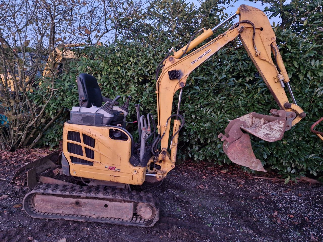 Minigraver new-holland E18SR