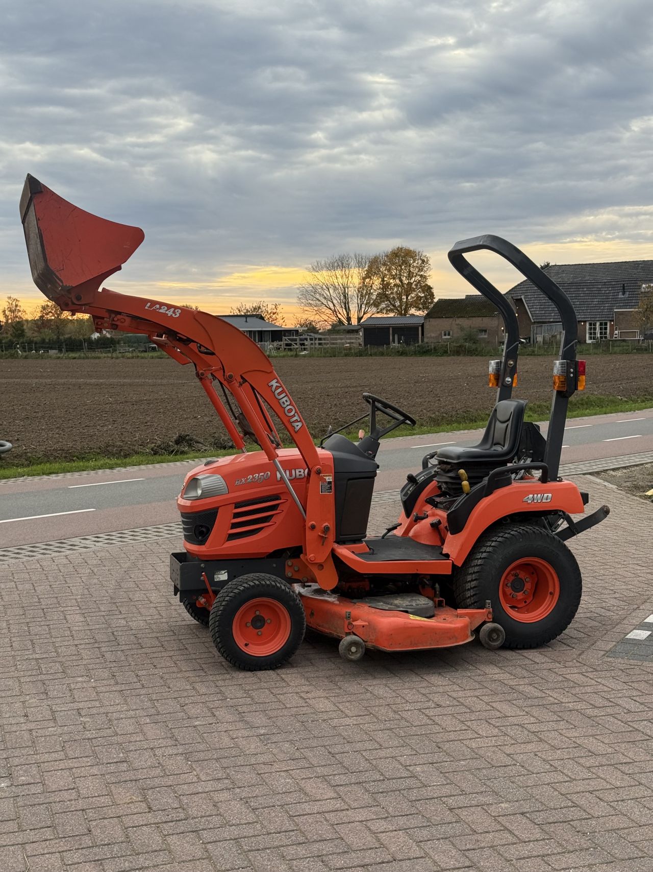Kubota bx2350 Hydrostaat met voorlader