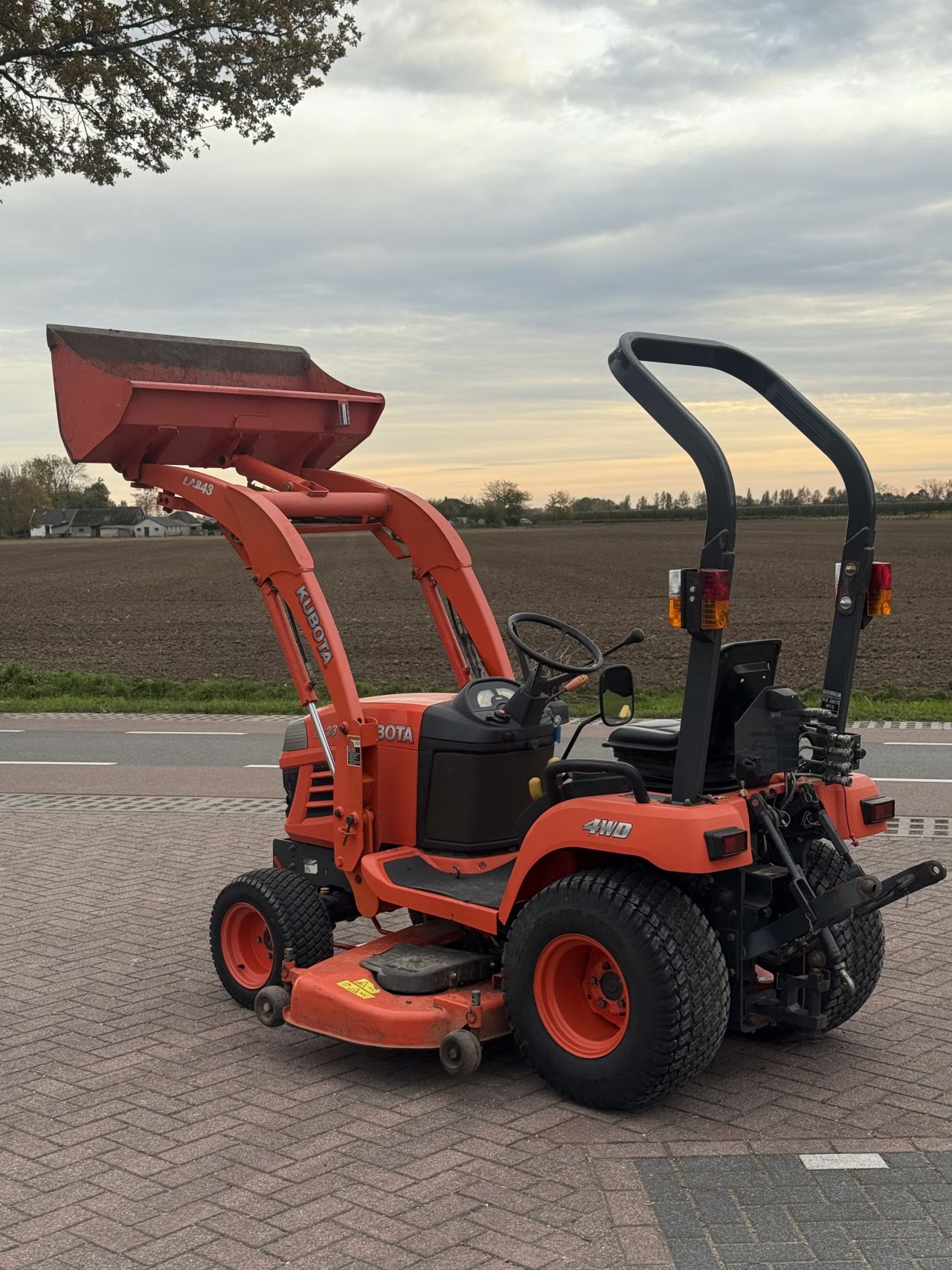 Kubota bx2350 Hydrostaat met voorlader