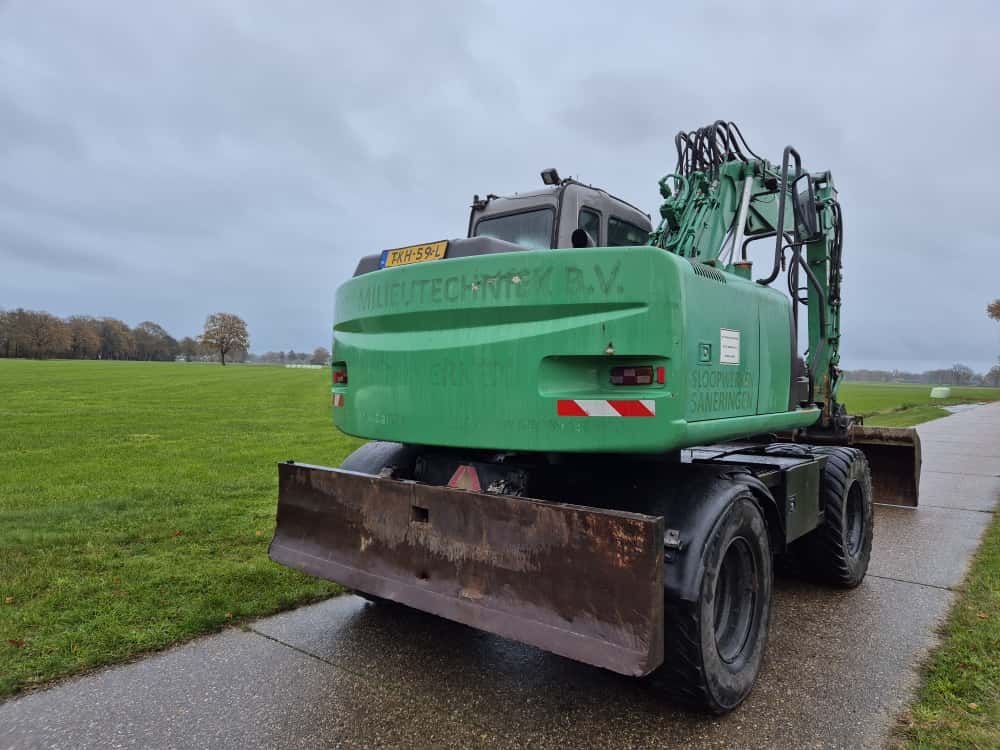 Hitachi ZX 130 W mobiele graafmachine met knikgiek