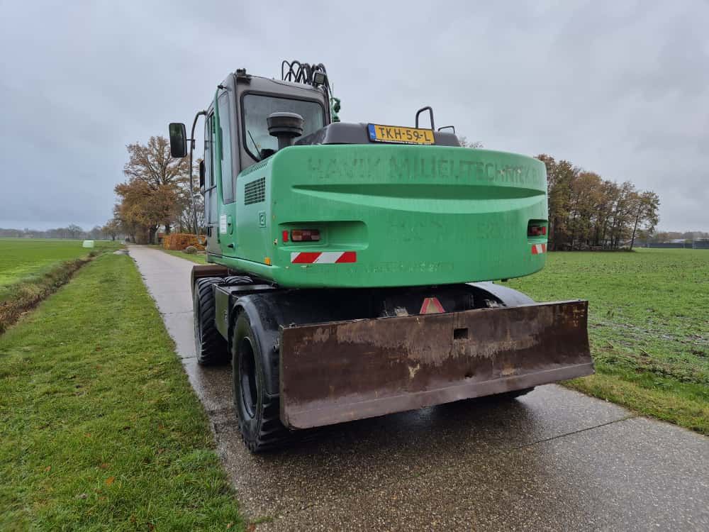 Hitachi ZX 130 W mobiele graafmachine met knikgiek