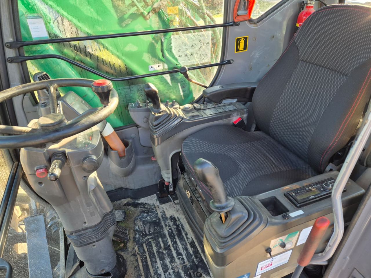 Hitachi ZX 130 W mobiele graafmachine met knikgiek