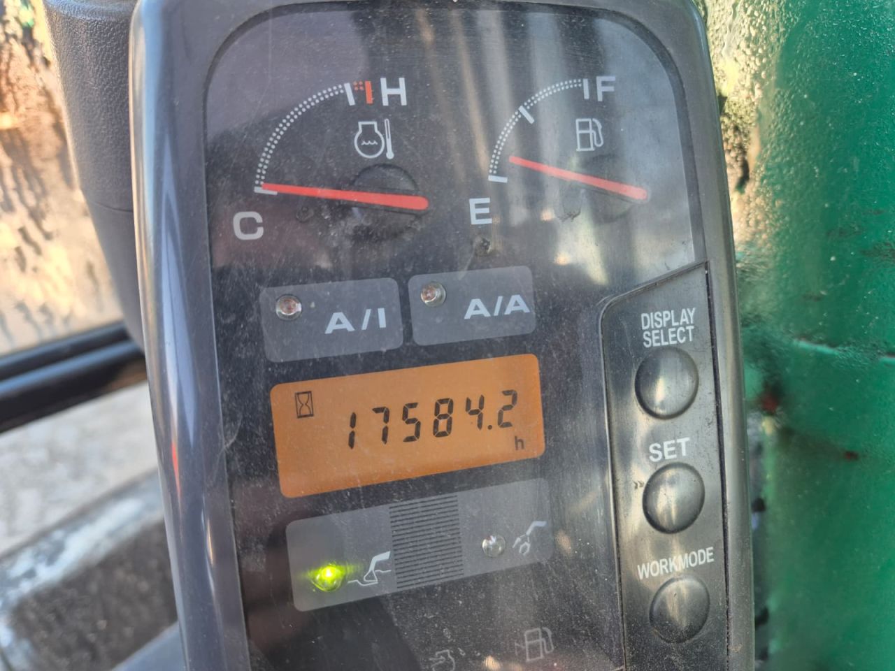 Hitachi ZX 130 W mobiele graafmachine met knikgiek