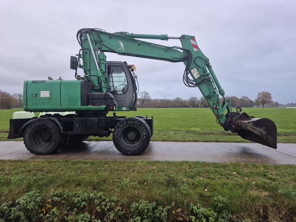 Hitachi ZX 130 W mobiele graafmachine met knikgiek