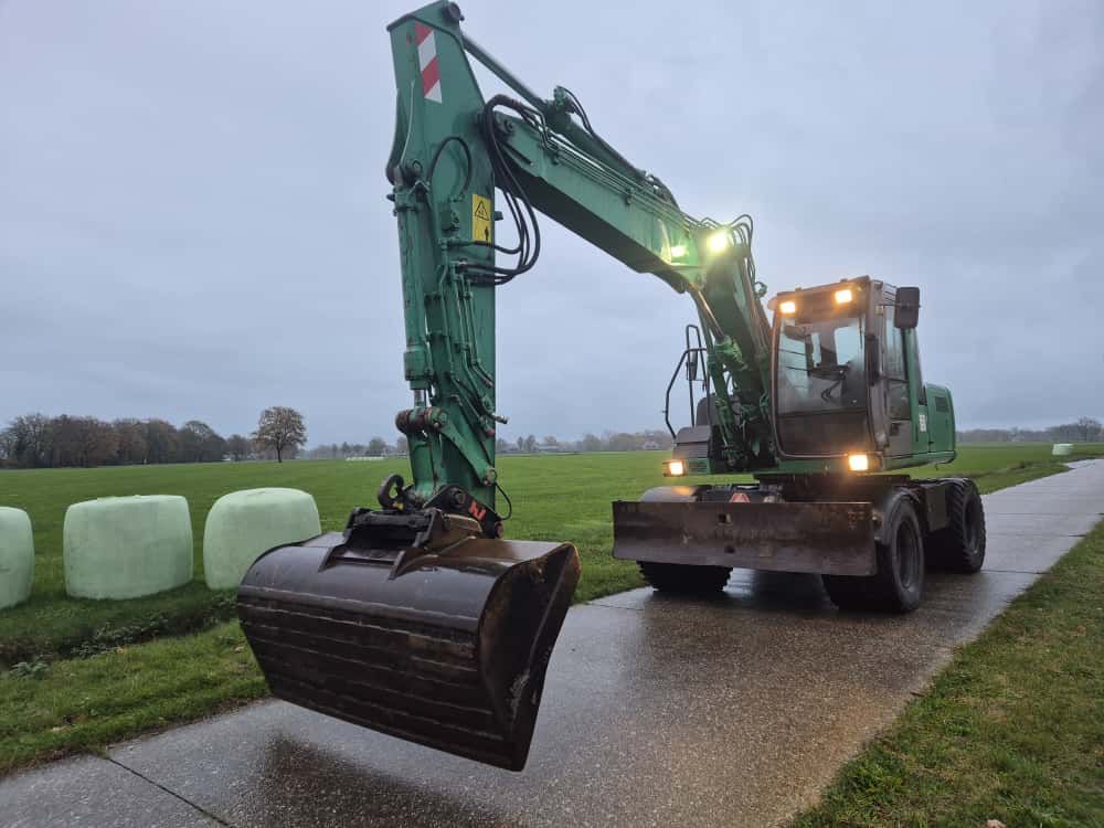 Hitachi ZX 130 W mobiele graafmachine met knikgiek