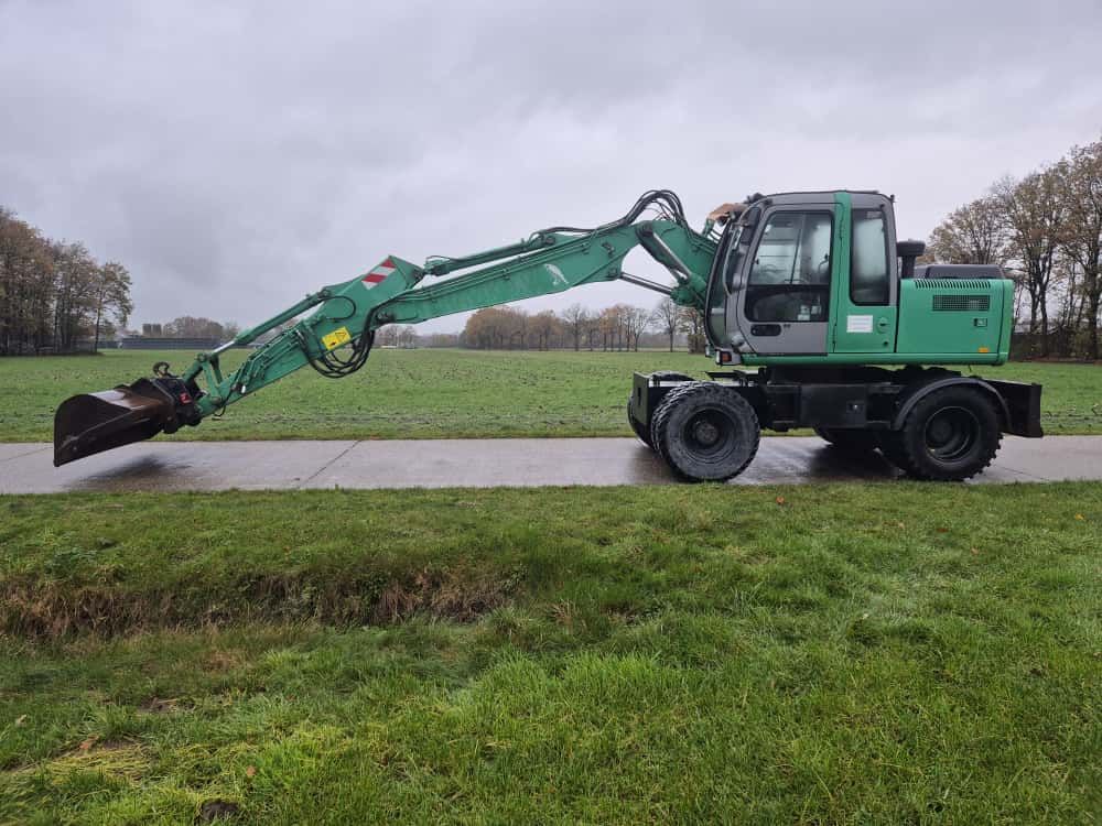 Hitachi ZX 130 W mobiele graafmachine met knikgiek