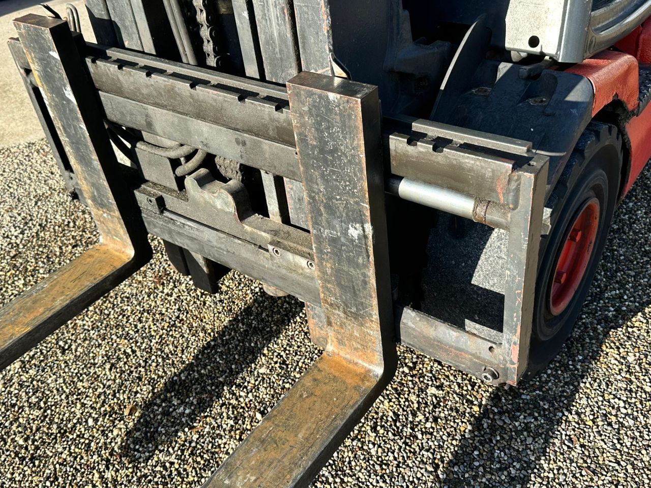 TE KOOP: zeer nette LINDE 2.5 HEFTRUCK