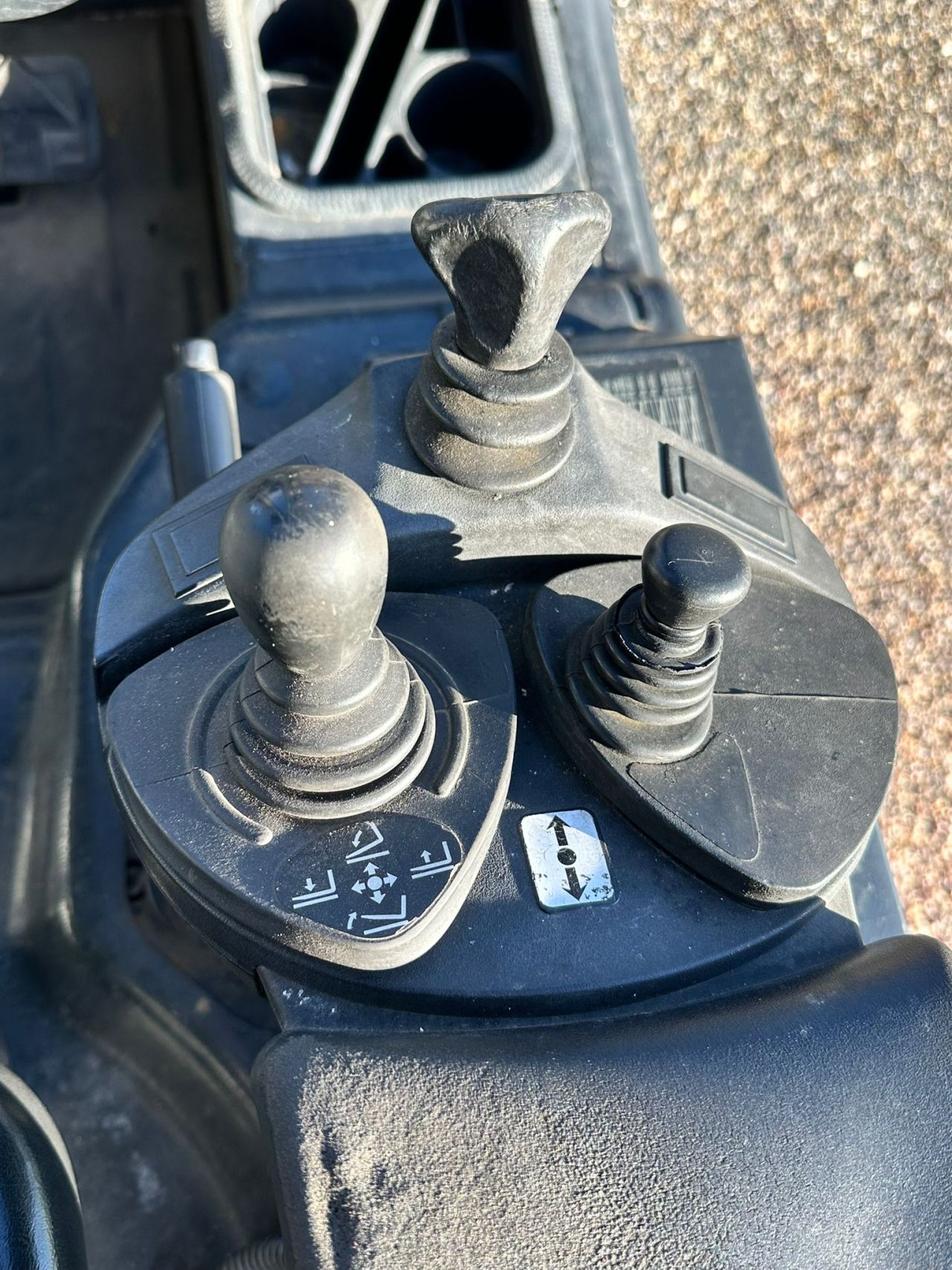 TE KOOP: zeer nette LINDE 2.5 HEFTRUCK