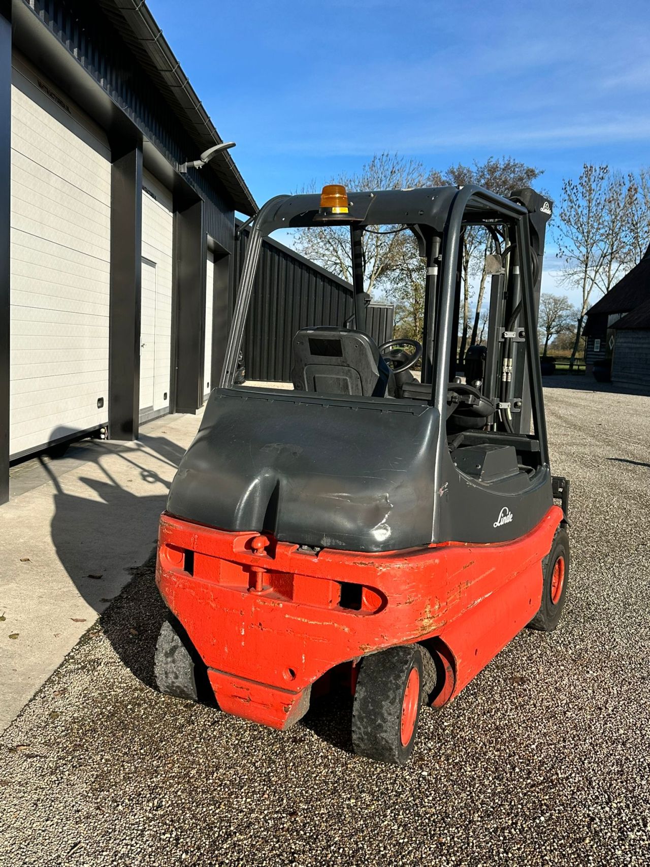 TE KOOP: zeer nette LINDE 2.5 HEFTRUCK