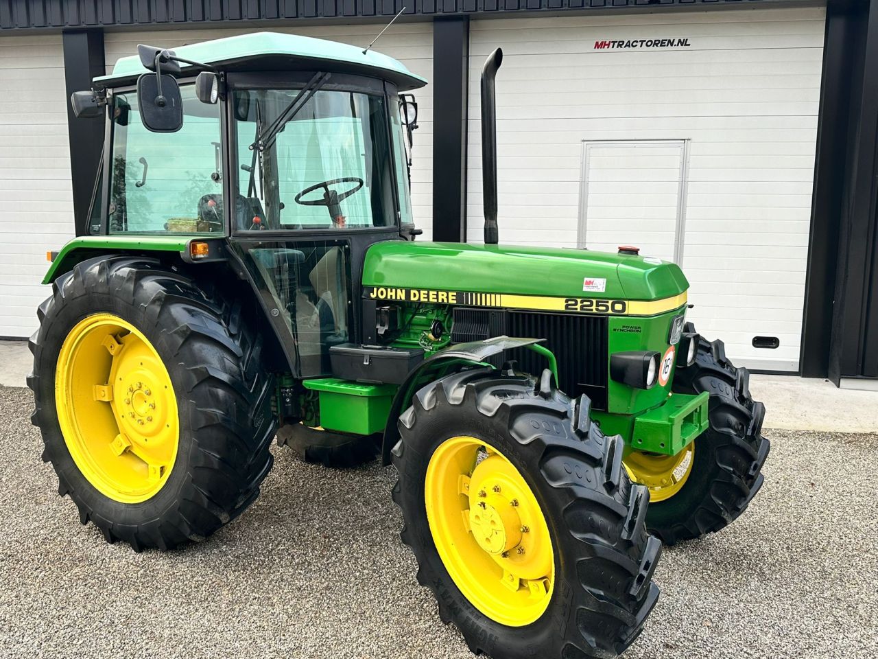 TE KOOP: zeer nette JOHN DEERE 2250
