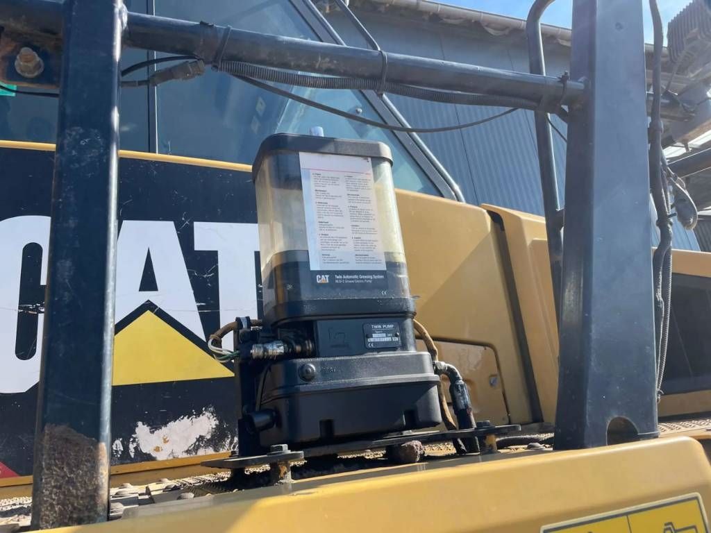 CAT 740B