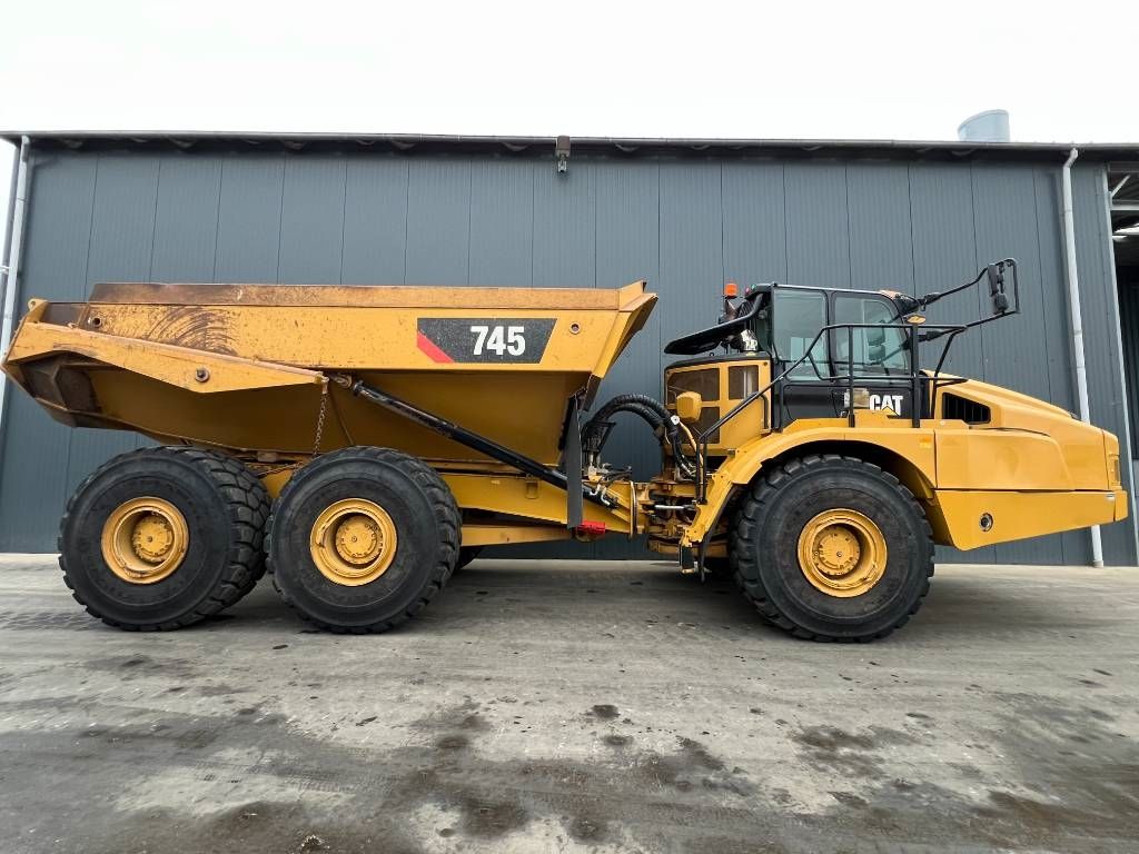 CAT 745