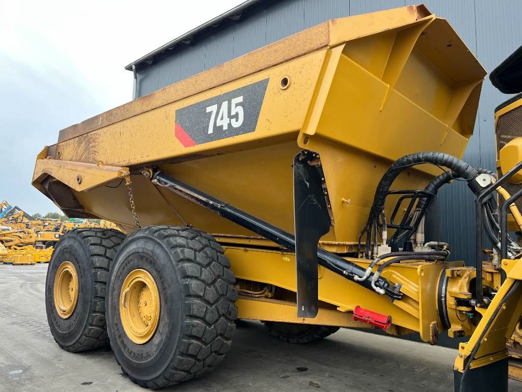 CAT 745