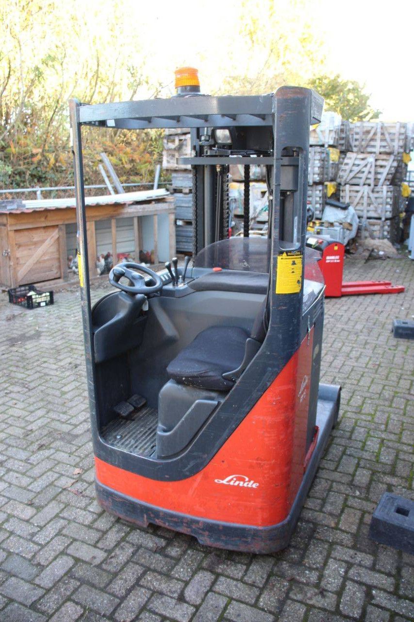 Reach truck Linde R16N Electric 1600kg 4.7m 1995