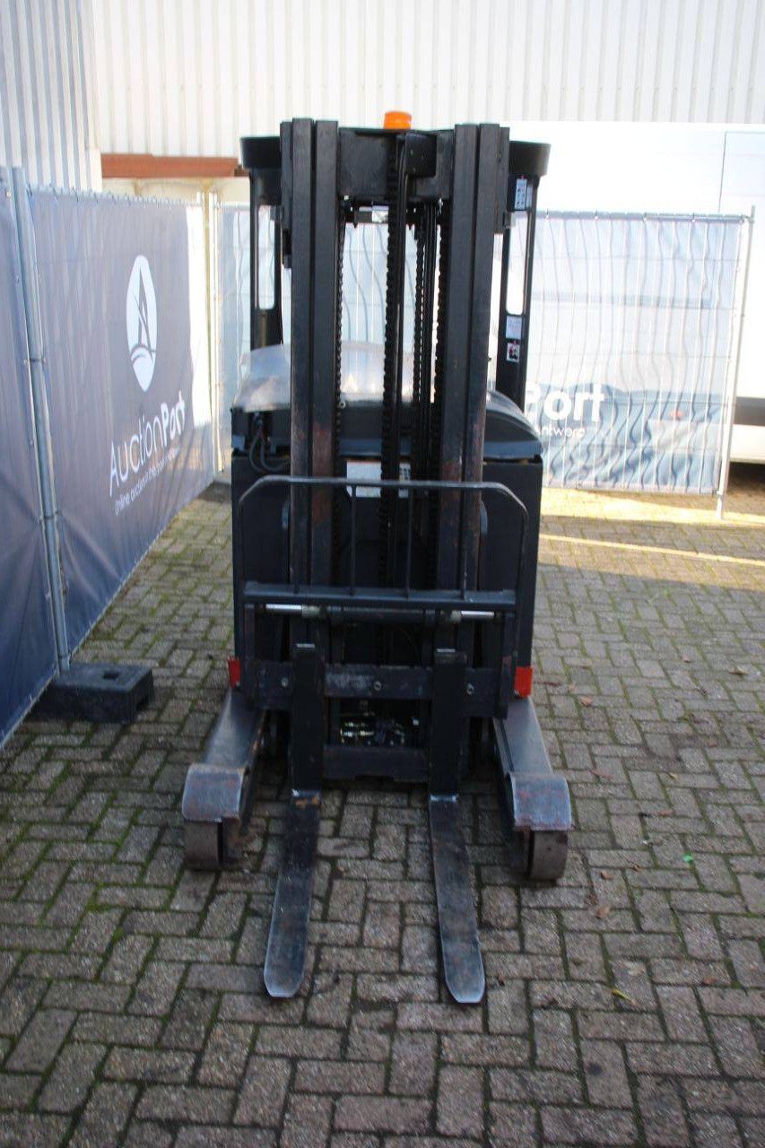 Reach truck Linde R16N Electric 1600kg 4.7m 1995