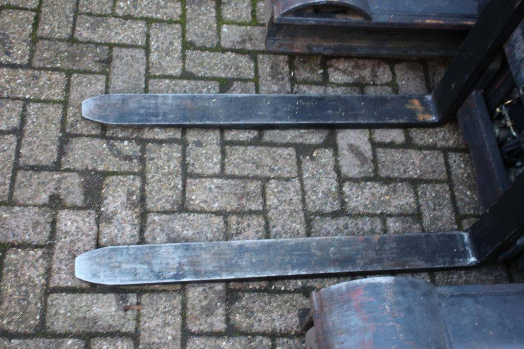 Reach truck Linde R16N Electric 1600kg 4.7m 1995