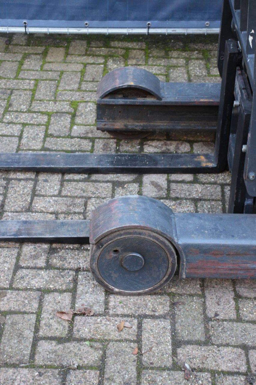 Reach truck Linde R16N Electric 1600kg 4.7m 1995