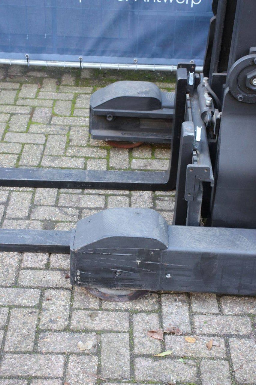 Reach truck BT RRE140 Electric 1400kg 5.7m 2014