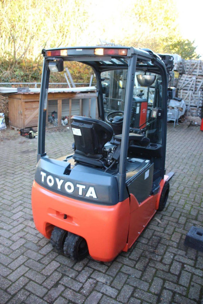 Toyota 8FBET20 Elektrogabelstapler 2000 kg 3,3 m 2012