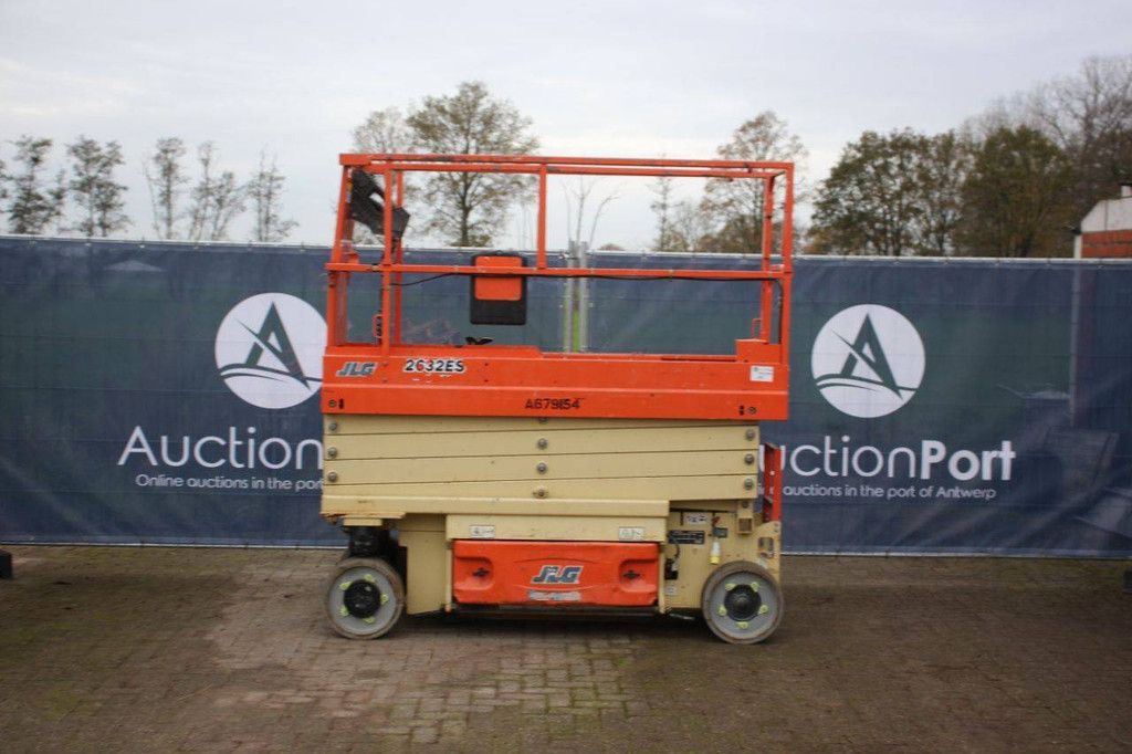 JLG 2632ES Electric Scissor Lift 9.77m 2015