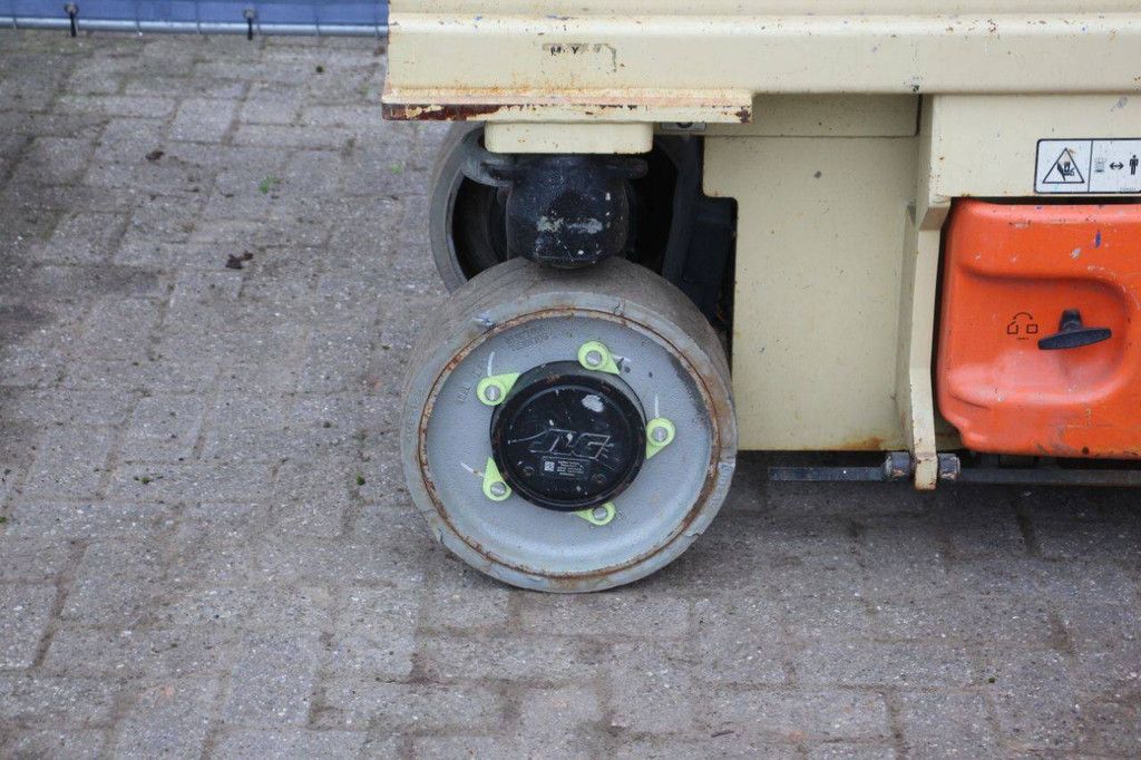 JLG 2632ES Electric Scissor Lift 9.77m 2015