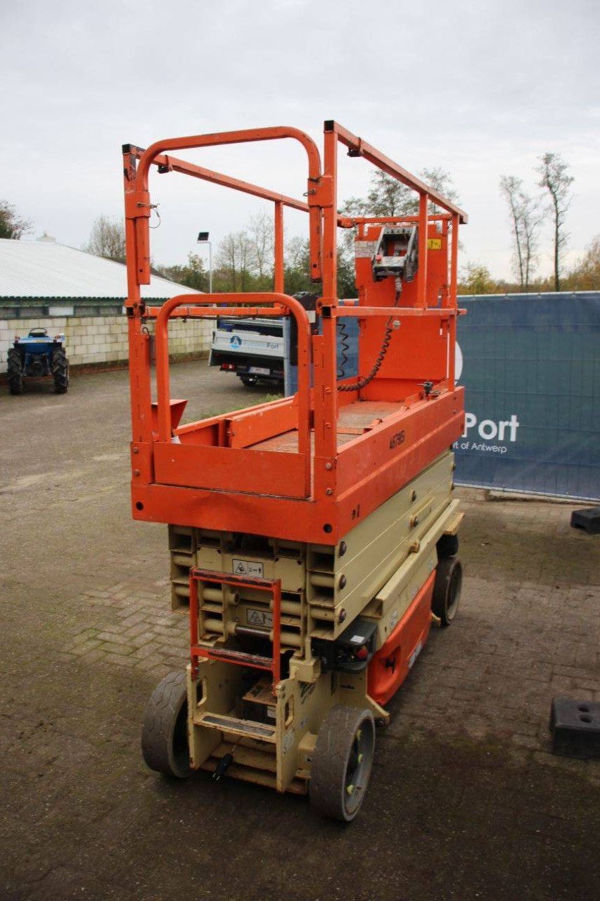JLG 2632ES Electric Scissor Lift 9.77m 2015