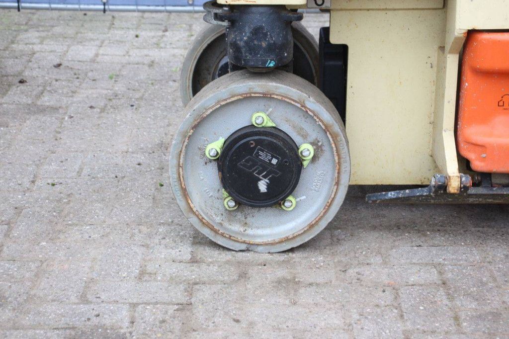 JLG 2632ES Electric Scissor Lift 9.77m 2015