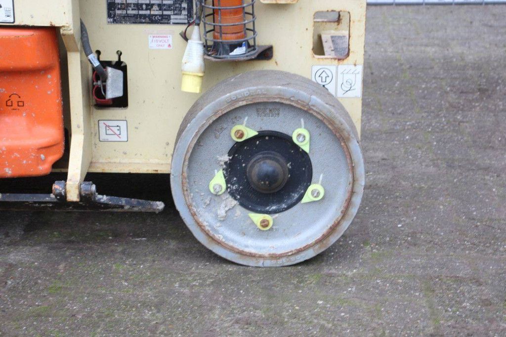 JLG 2632ES Electric Scissor Lift 9.77m 2015