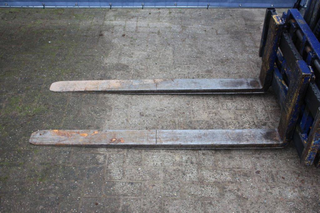 Komatsu FD25T-12 Diesel-Gabelstapler, 2500 kg, 4 m