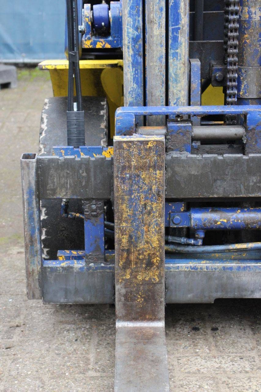 Komatsu FD25T-12 Diesel-Gabelstapler, 2500 kg, 4 m