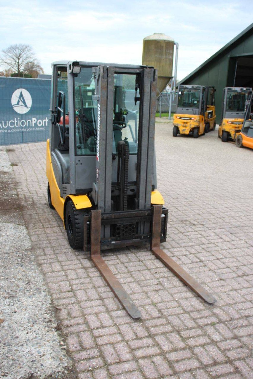 Forklift Jungheinrich TFG 320s LPG 2000kg 4.4m 2018
