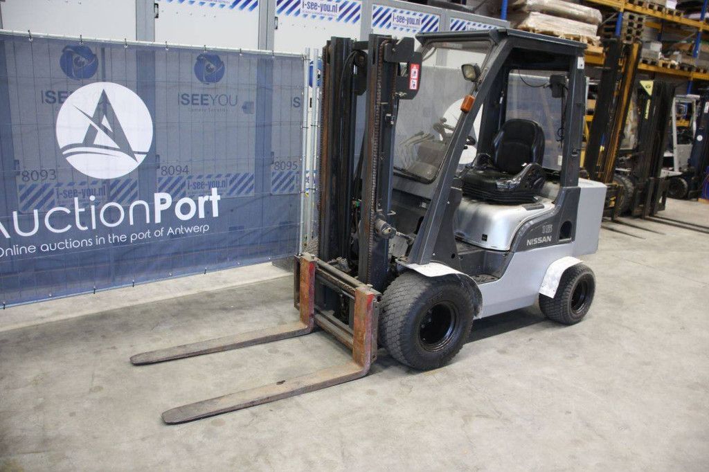 Gabelstapler Nissan O1A15 Diesel 1500 kg 3,0 m 2005