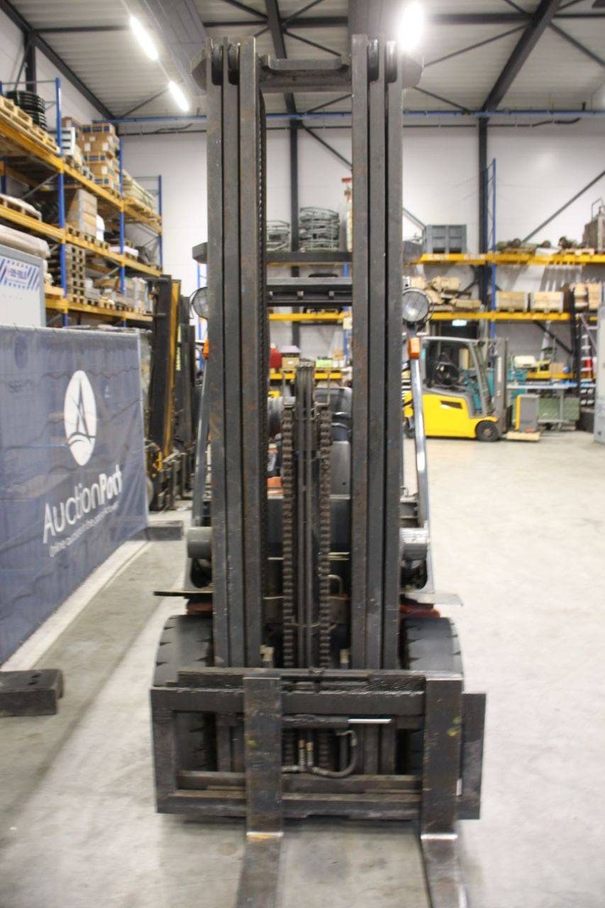 Nissan 30 LPG-Gabelstapler, 3000 kg, 6,0 m