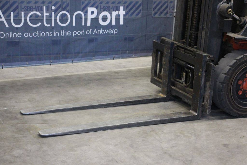 Nissan 30 LPG-Gabelstapler, 3000 kg, 6,0 m