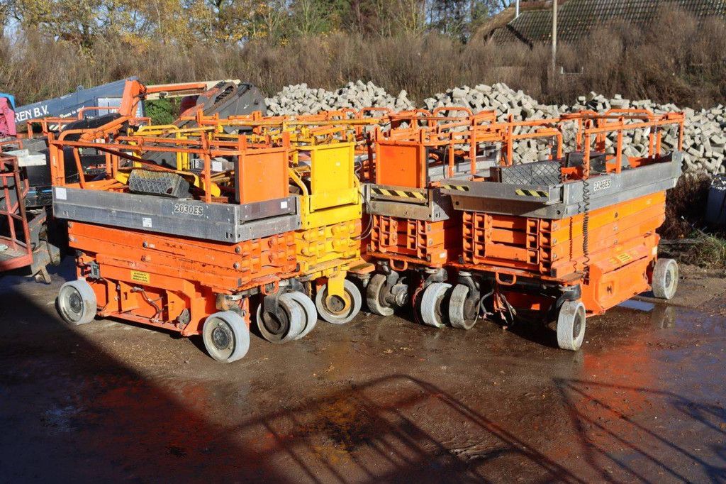 Konvolut von 6 JLG Scherenarbeitsbühnen