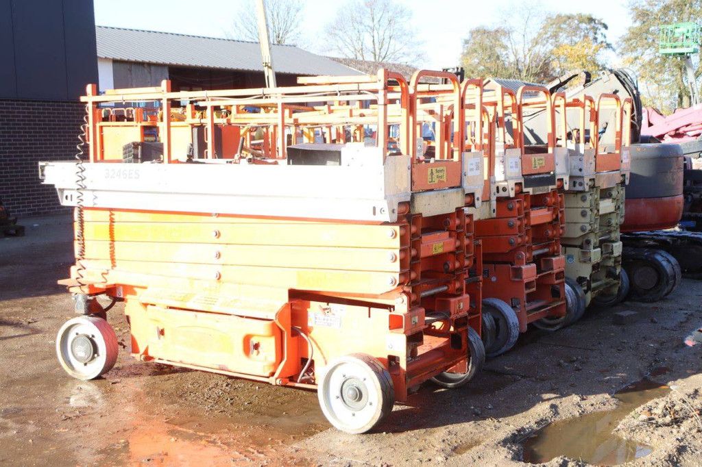 Konvolut von 6 JLG Scherenarbeitsbühnen