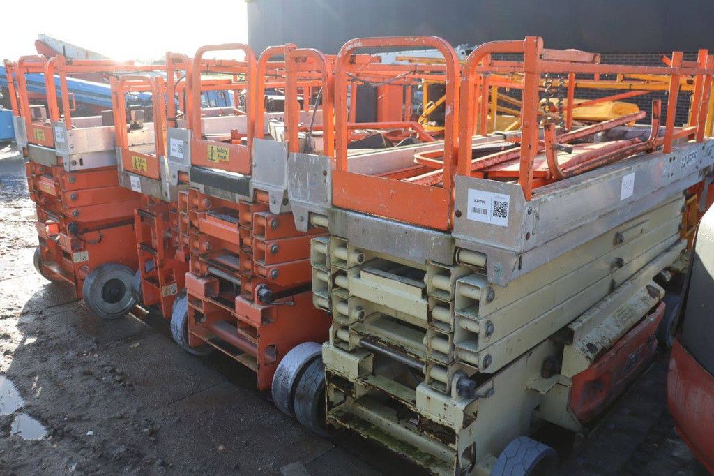 Konvolut von 6 JLG Scherenarbeitsbühnen