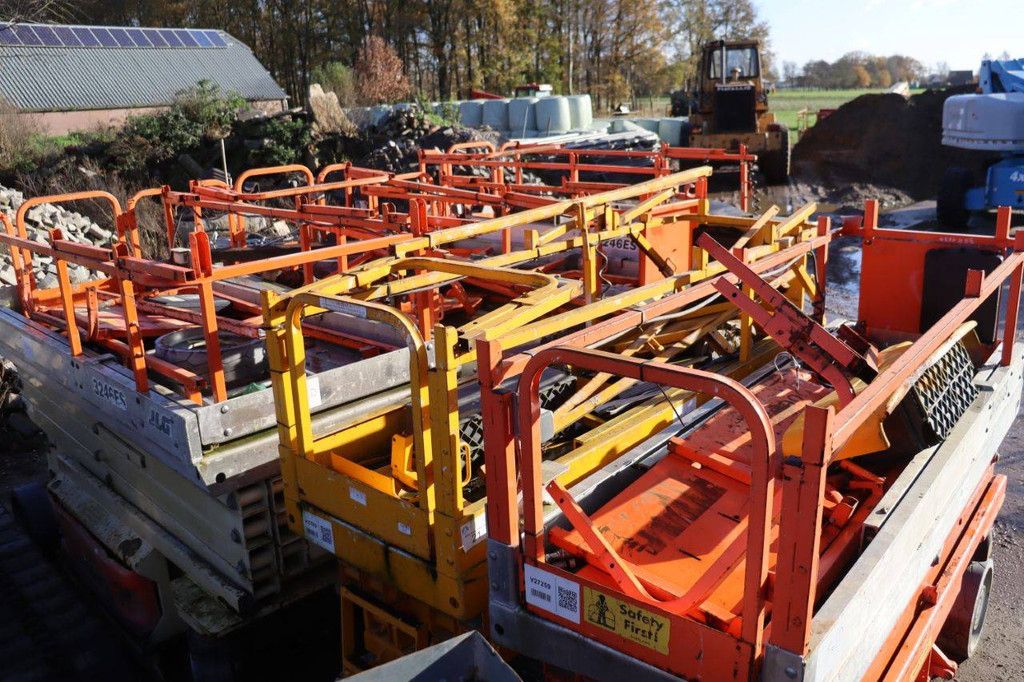 Konvolut von 6 JLG Scherenarbeitsbühnen