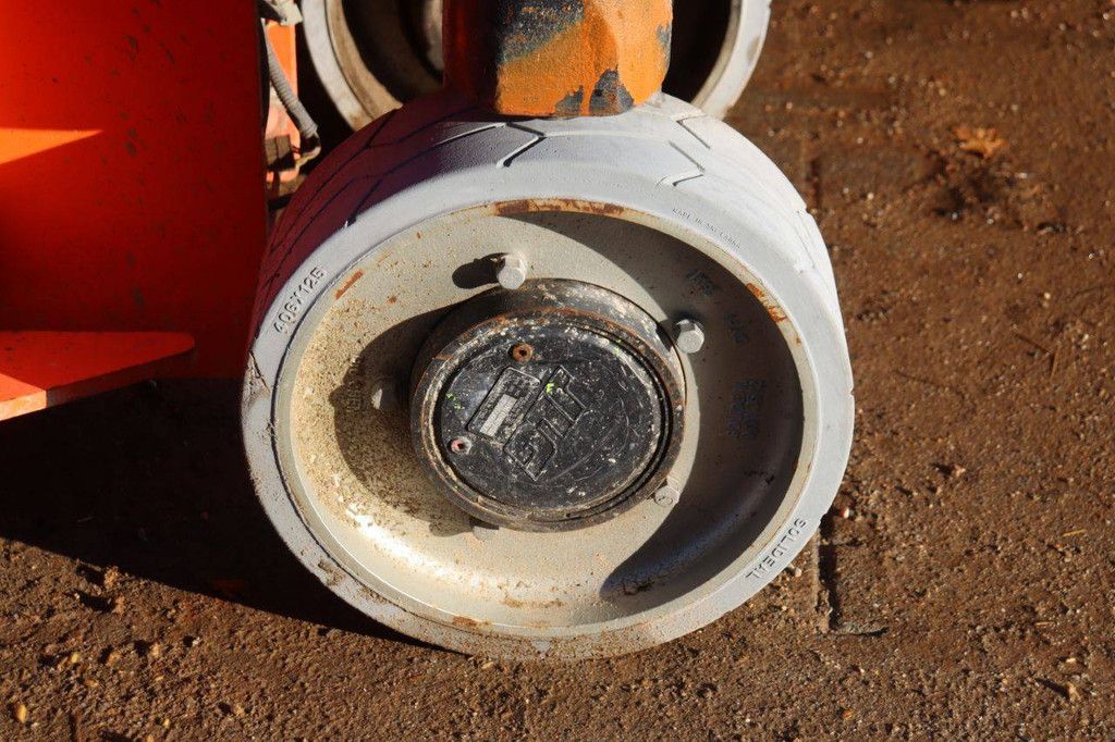 Konvolut von 6 JLG Scherenarbeitsbühnen