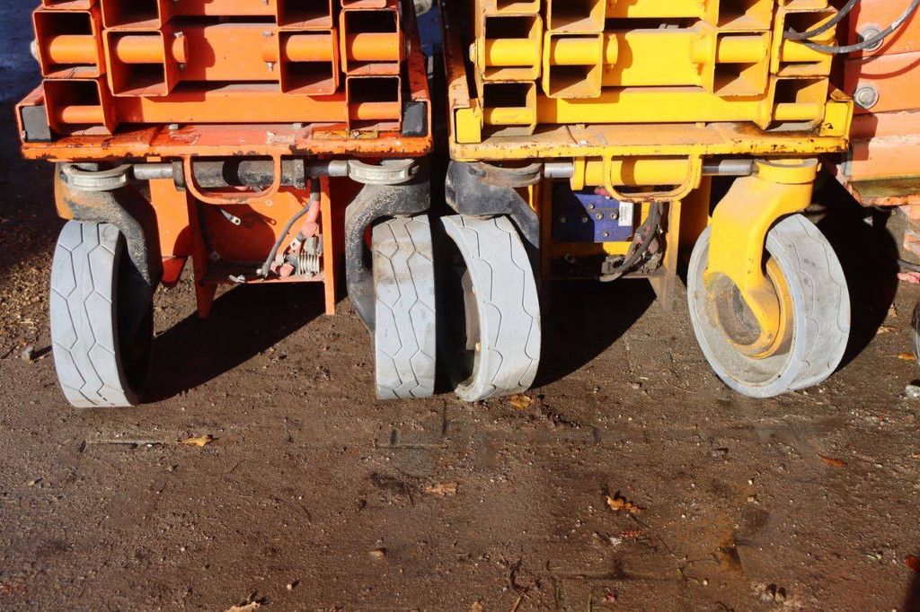 Konvolut von 6 JLG Scherenarbeitsbühnen