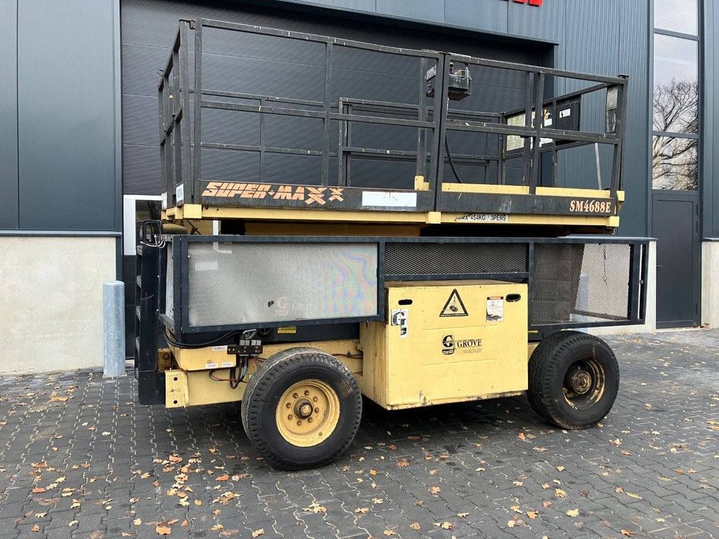 Scissor lift Grove SM4688E Electric 14m 1996