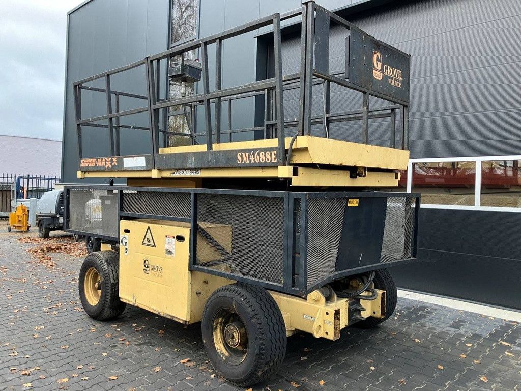 Scissor lift Grove SM4688E Electric 14m 1996