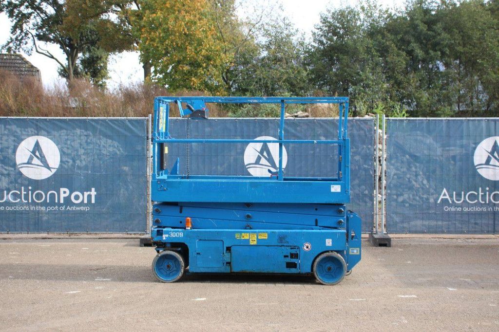 Scissor lift Genie GS2032 Electric 8.1m 2013