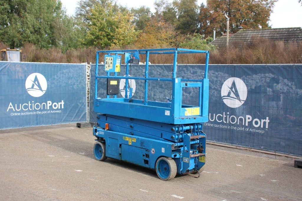Scissor lift Genie GS2032 Electric 8.1m 2013
